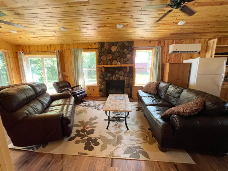 Cabin 7 Living Room